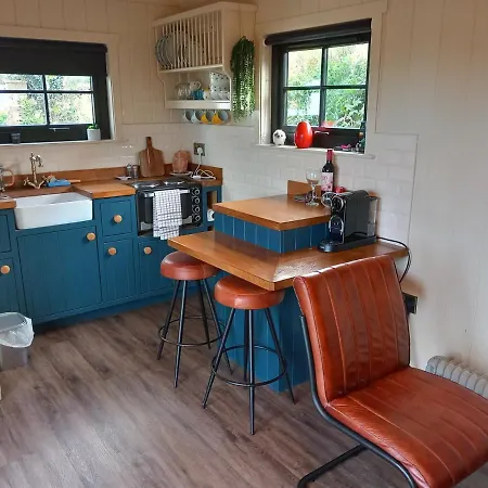 Delightful Shepherds Hut 度假居 *