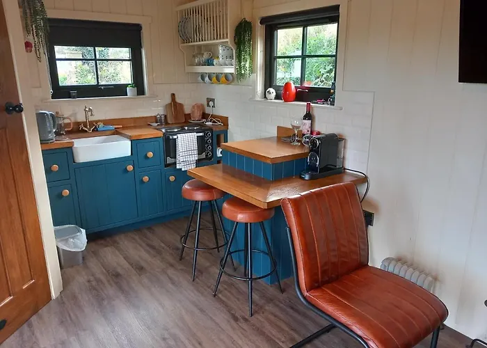 Delightful Shepherds Hut 펜션 *